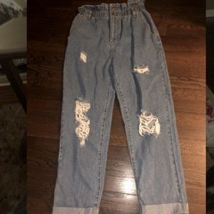 Mom jeans with scrunched waist line